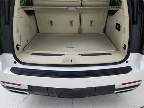 Used 2025 Cadillac Escalade ESV Premium Luxury Platinum image 14