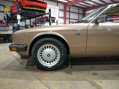 Used 1988 Jaguar XJ Vanden Plas RWD image 3
