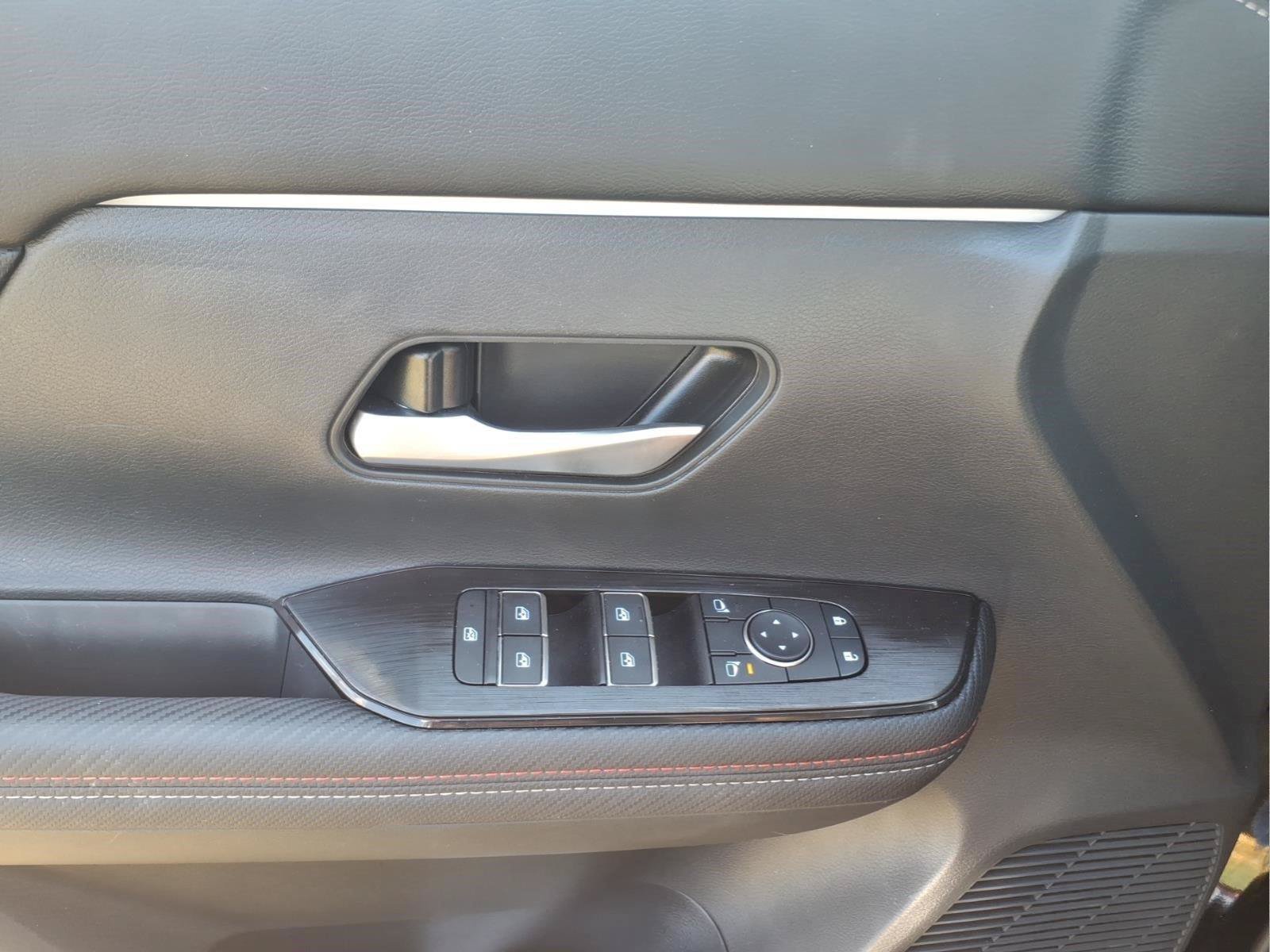 Used 2026 Nissan Kicks SR AWD/4WD image 18