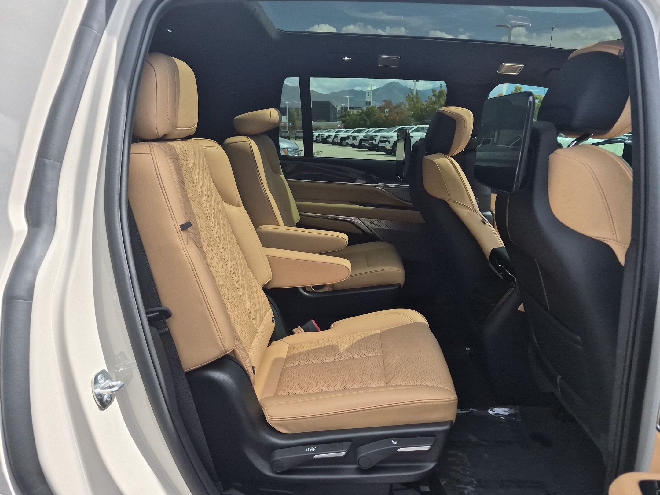 Certified 2026 Cadillac Escalade IQL Sport 2 AWD/4WD image 29