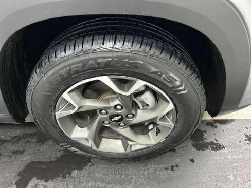 Used 2024 Chevrolet Trax LT w/ LT Convenience Package FWD image 8