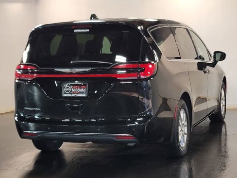 Used 2024 Chrysler Pacifica Touring-L image 26