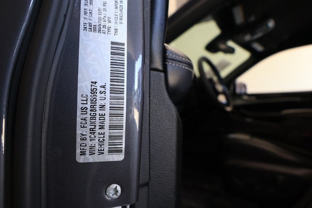 Used 2024 Jeep Grand Cherokee L Limited w/ Black Appearance Package AWD/4WD image 38