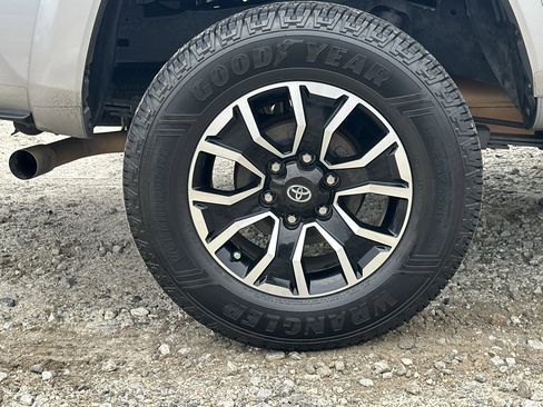 Used 2020 Toyota Tacoma TRD Sport image 17