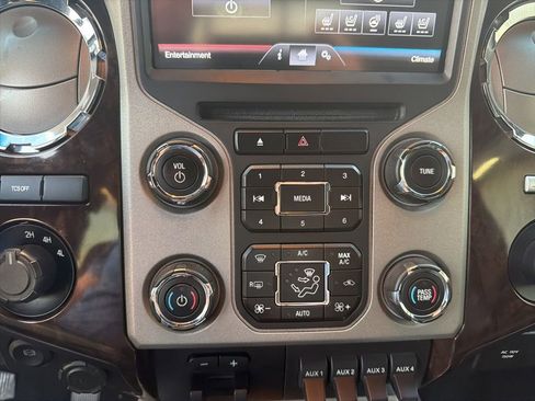 Used 2016 Ford F450 Platinum w/ FX4 Off Road Package AWD/4WD image 37