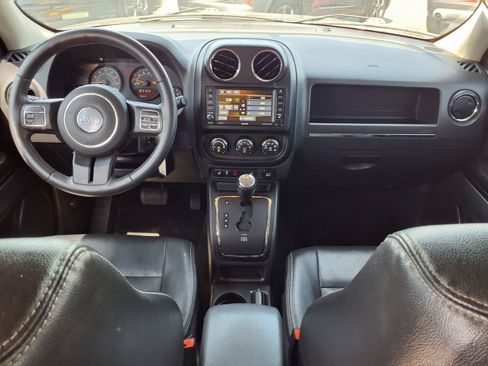 Used 2017 Jeep Patriot High Altitude FWD image 10