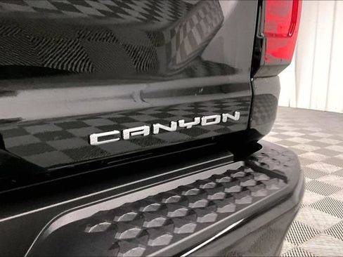 Used 2024 GMC Canyon Denali AWD/4WD image 9