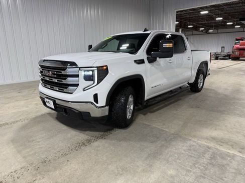 Used 2022 GMC Sierra 1500 SLE image 3
