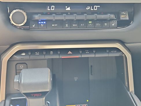 Used 2025 Toyota Tundra Limited w/ TRD Off-Road Package image 21