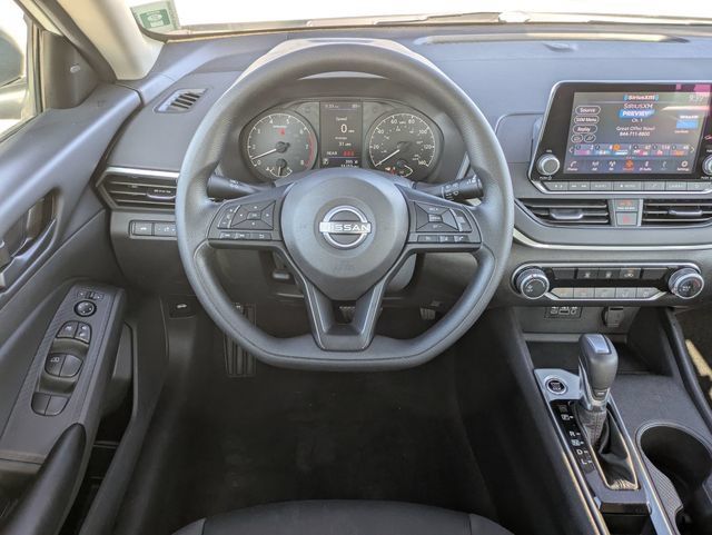 Used 2025 Nissan Altima 2.5 S FWD image 31