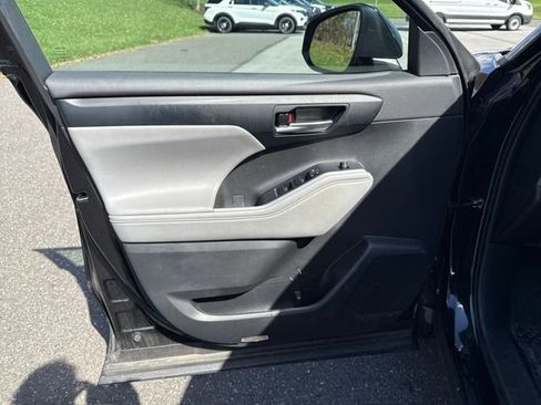 Used 2023 Toyota Highlander XLE image 24