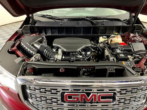 Used 2018 GMC Acadia Denali w/ Technology Package AWD/4WD image 31