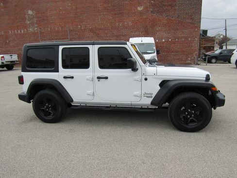 Used 2020 Jeep Wrangler Unlimited Sport S image 2