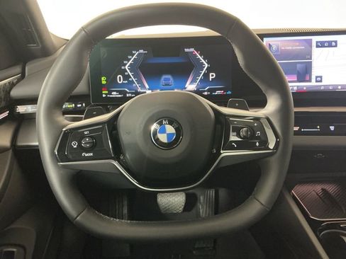 Certified 2025 BMW 530i w/ Premium Package image 17