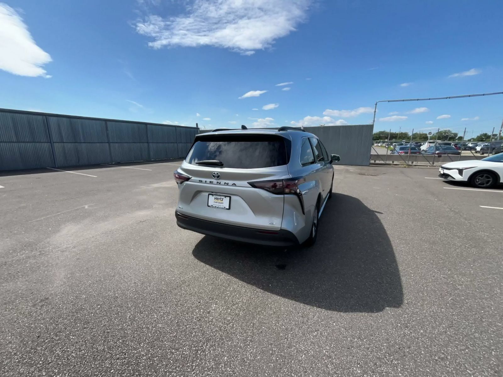 Used 2025 Toyota Sienna XLE FWD image 13