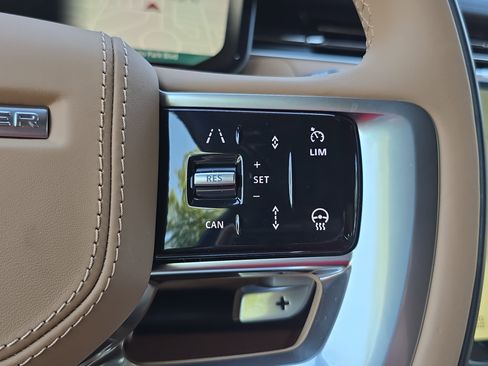 New 2026 Land Rover Range Rover Long Wheelbase SE AWD/4WD image 18
