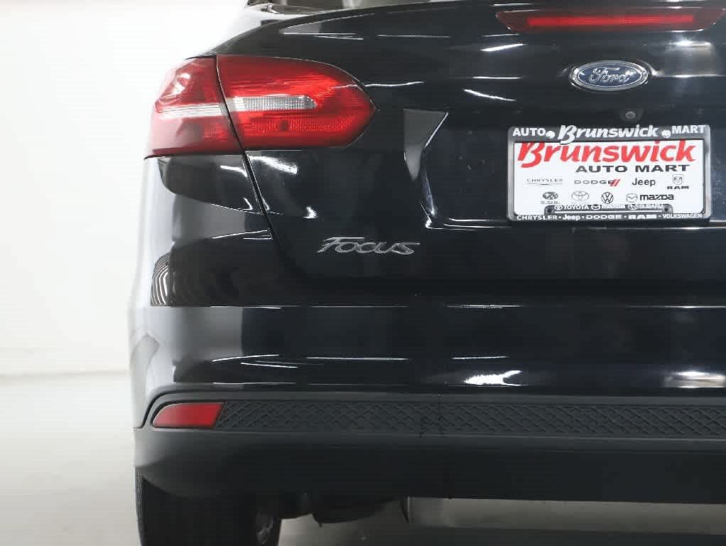 Used 2017 Ford Focus SE FWD image 40