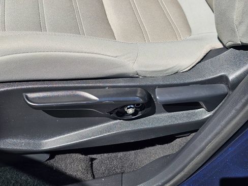 Used 2018 Honda CR-V LX image 31