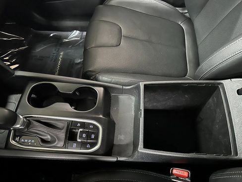 Used 2020 Hyundai Santa Fe SEL w/ Convenience + Premium Package image 33