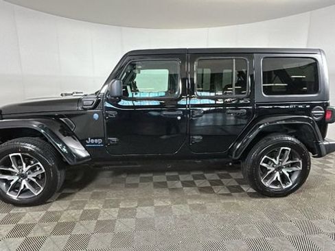 Used 2024 Jeep Wrangler Unlimited w/ Convenience Group AWD/4WD image 6