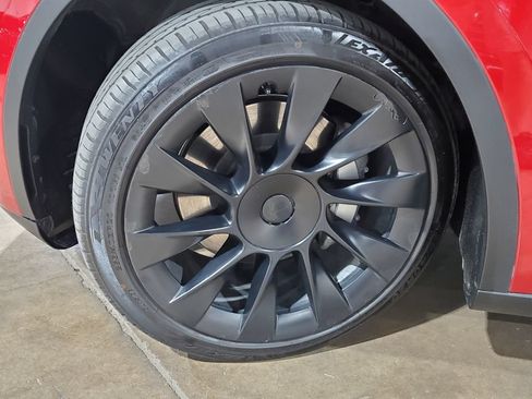 Used 2023 Tesla Model Y Long Range AWD/4WD image 40