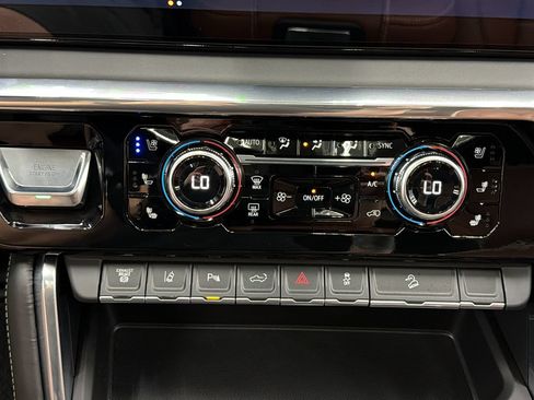 Used 2026 GMC Sierra 3500 Denali Ultimate AWD/4WD image 25