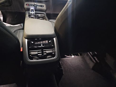 Certified 2025 Volvo XC90 B6 Ultra w/ Protection Package AWD/4WD image 14