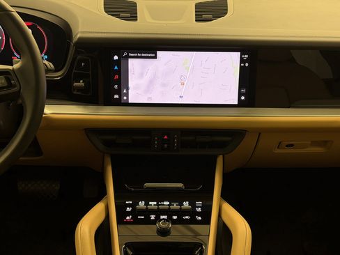 Used 2024 Porsche Cayenne AWD image 28