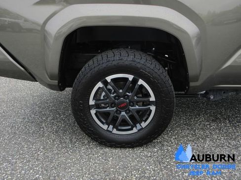 Used 2024 Toyota Tacoma TRD Sport w/ TRD Sport Upgrade Package image 9