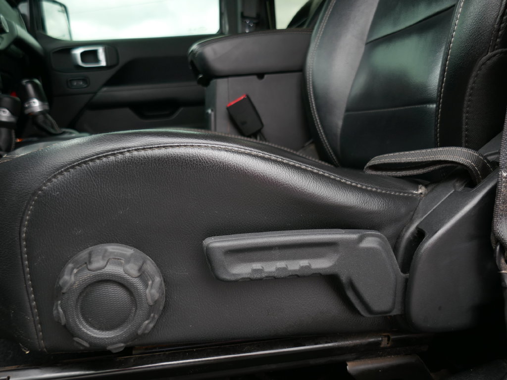 Used 2020 Jeep Wrangler Unlimited Sahara AWD/4WD image 24