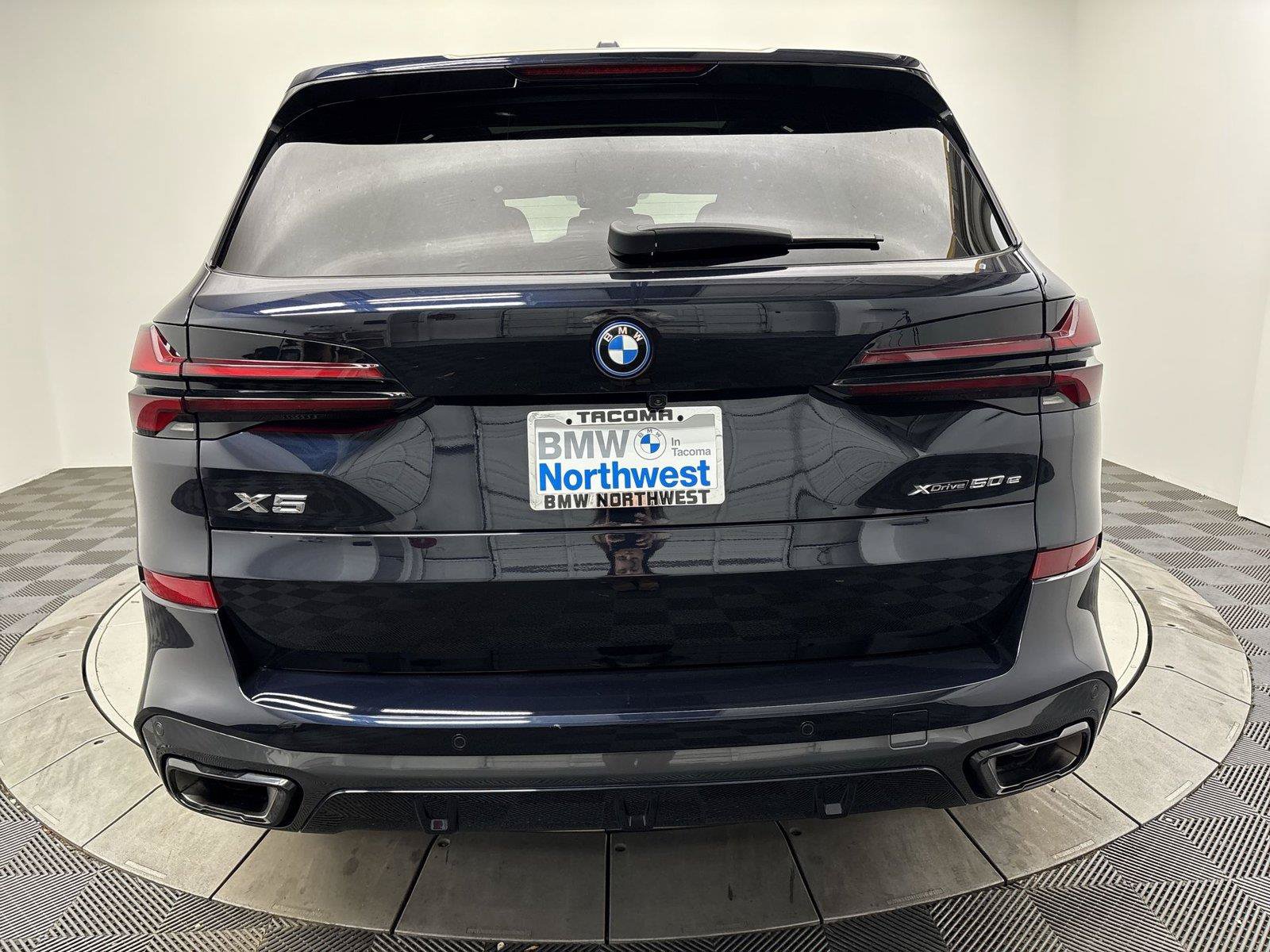 Used 2024 BMW X5 xDrive50e w/ M Sport Package AWD/4WD image 3
