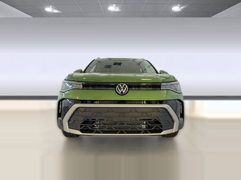 New 2026 Volkswagen Taos SE image 6