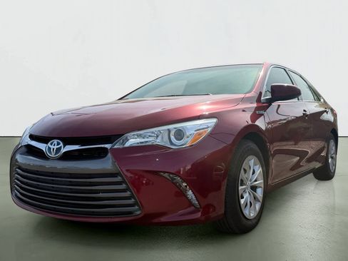 Used 2015 Toyota Camry LE FWD image 2