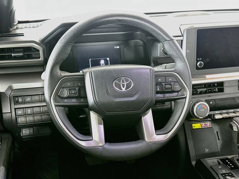 Used 2025 Toyota Tacoma SR5 AWD/4WD image 18