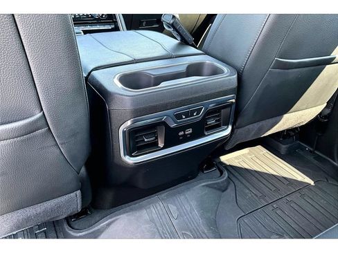 Used 2025 GMC Sierra 1500 Denali w/ Technology Package AWD/4WD image 11