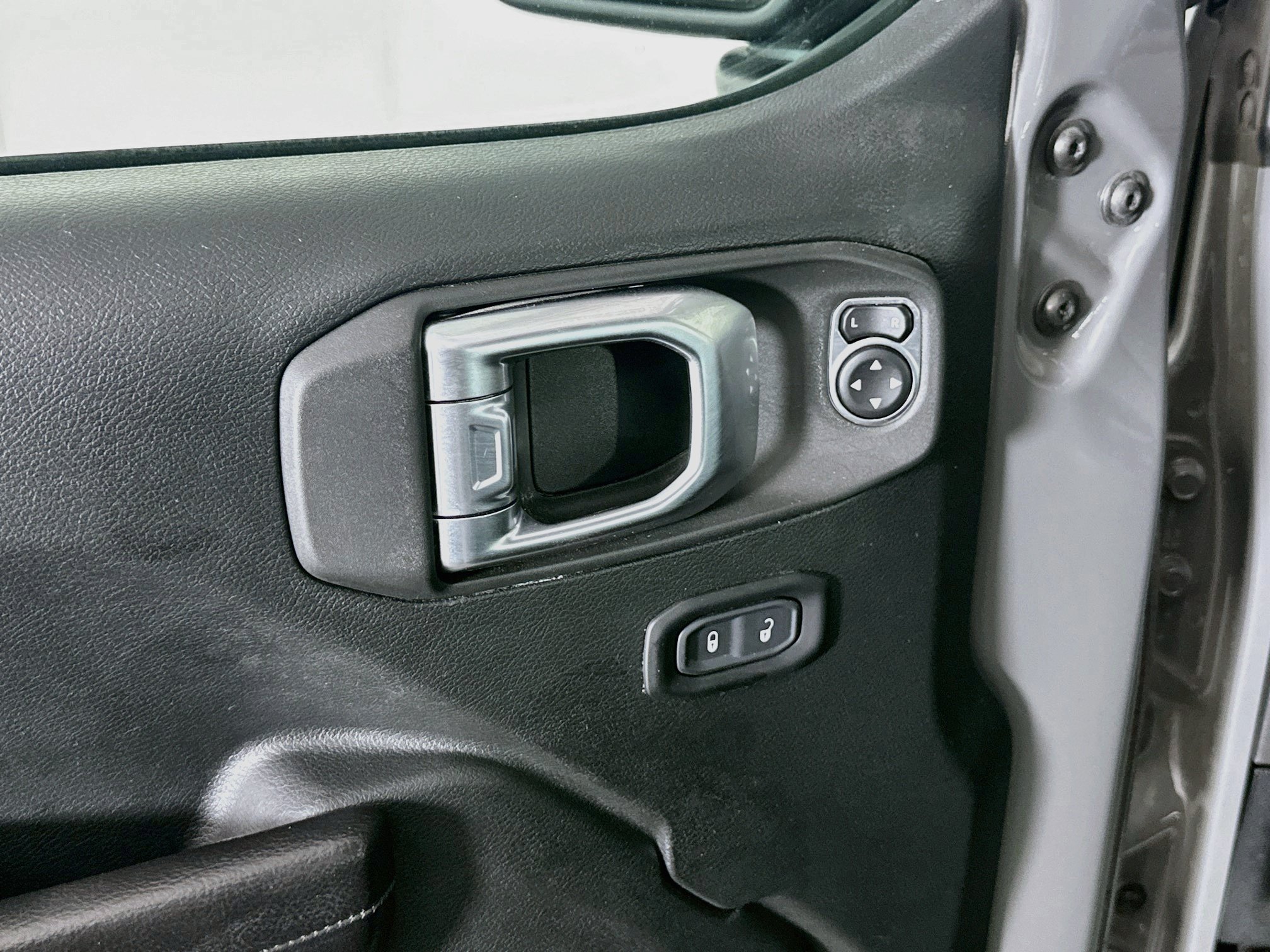 Used 2020 Jeep Wrangler Unlimited Sport S AWD/4WD image 15