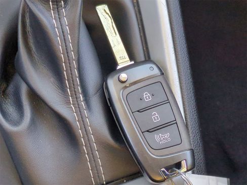 Used 2021 Hyundai Venue SE image 33