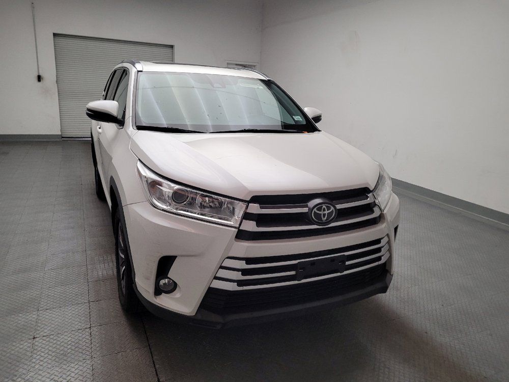 Used 2019 Toyota Highlander XLE FWD image 14