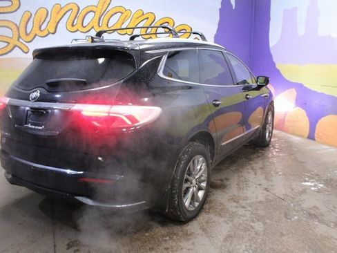 Used 2022 Buick Enclave Avenir image 8