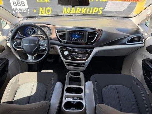 Used 2020 Chrysler Voyager LX FWD image 23