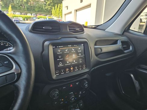 Used 2019 Jeep Renegade Limited w/ UConnect 8.4 Nav Group AWD/4WD image 29