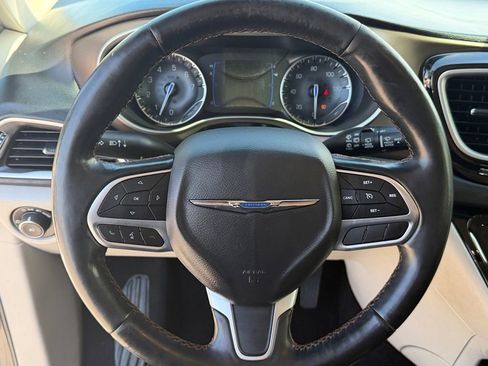 Used 2019 Chrysler Pacifica Touring Plus w/ Cold Weather Group FWD image 16