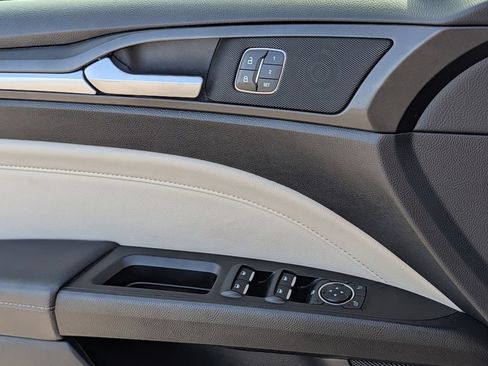 Used 2018 Ford Fusion Titanium FWD image 26