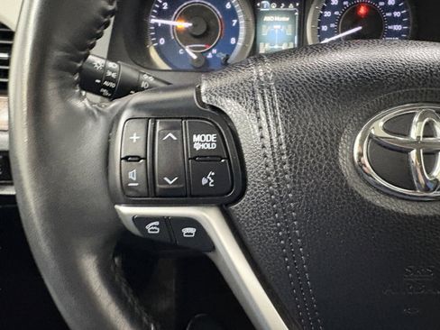 Used 2015 Toyota Sienna Limited image 35