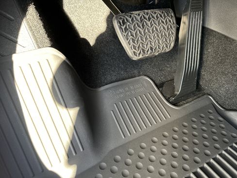 New 2025 Toyota RAV4 XLE Premium image 17