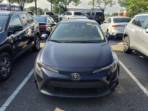 Used 2022 Toyota Corolla LE w/ LE Convenience Package FWD image 2