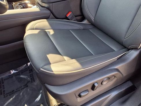 New 2025 Chevrolet Suburban Premier image 21