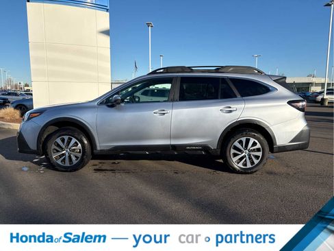 Used 2022 Subaru Outback Premium image 2