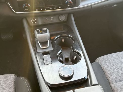 Used 2023 Nissan Rogue SV image 17