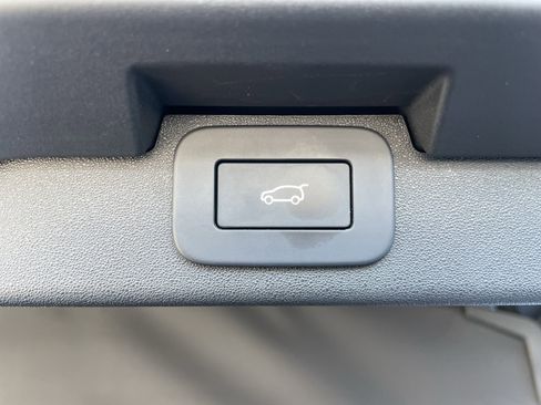 Certified 2024 Land Rover Discovery Dynamic SE image 41